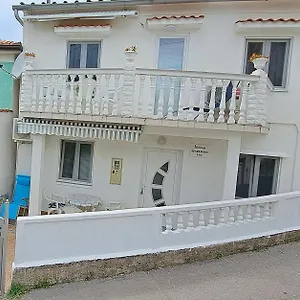 Ana-lora Apartman Lopar